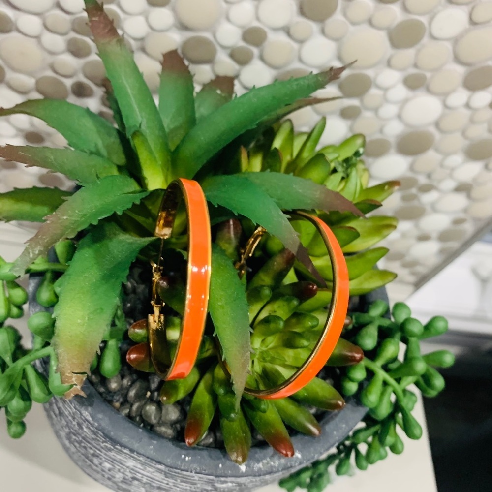 E7- Orange with gold hoop earrings